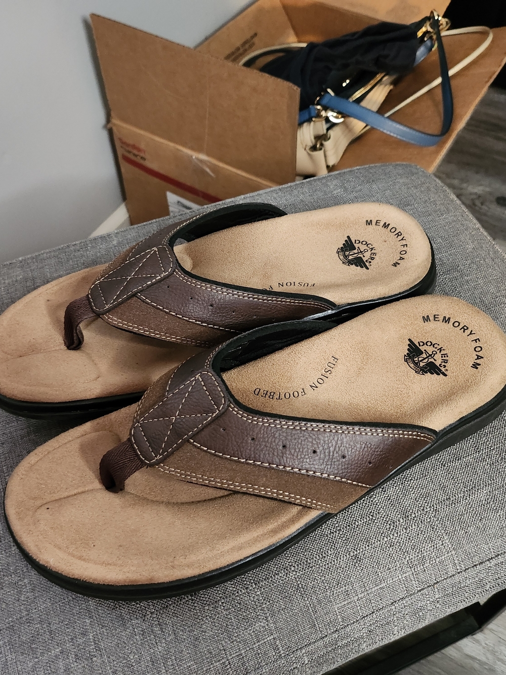 Dockers Brown Men’s Leather-Look Thong Sandals
